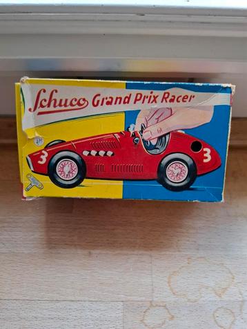Verschillend vintage speelgoed beschikbaar voor biedingen