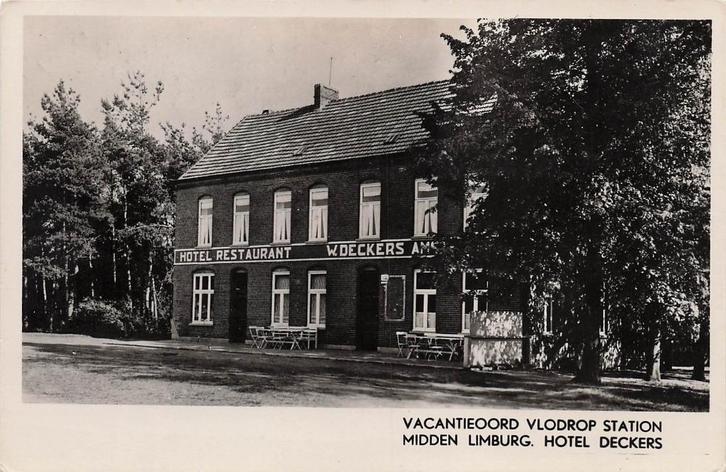 U977 Vlodrop Hotel Deckers - type fotokaart J Korfmacher -, Verzamelen, Ansichtkaarten | Nederland, Limburg, Ophalen of Verzenden
