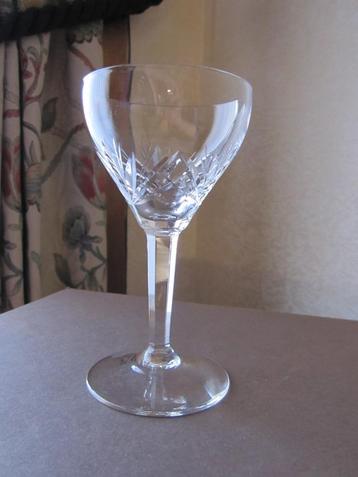 Zeer mooi kristal aperitief glas -stam met geslepen facetten beschikbaar voor biedingen