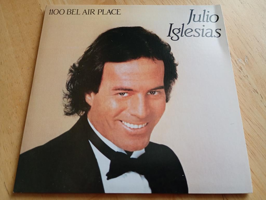 CD Julio Iglesias - 1100 Bel Air Place + 1 extra track, Verzenden, 1980 tot 2000, Zo goed als nieuw