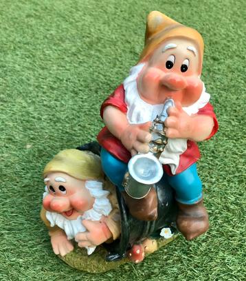 Twee polystoon kabouters uit de Disneyfilm de 7 dwergen beschikbaar voor biedingen