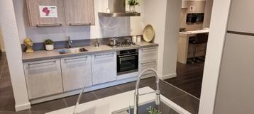 DR010 Häcker Betonstructuur showroomkeuken. BUITENKANSJE!! beschikbaar voor biedingen