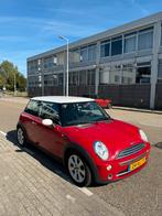 Mini 1.6 16V Cooper 2005 Rood, Auto's, Voorwielaandrijving, 4 cilinders, 4 stoelen, Leder en Stof