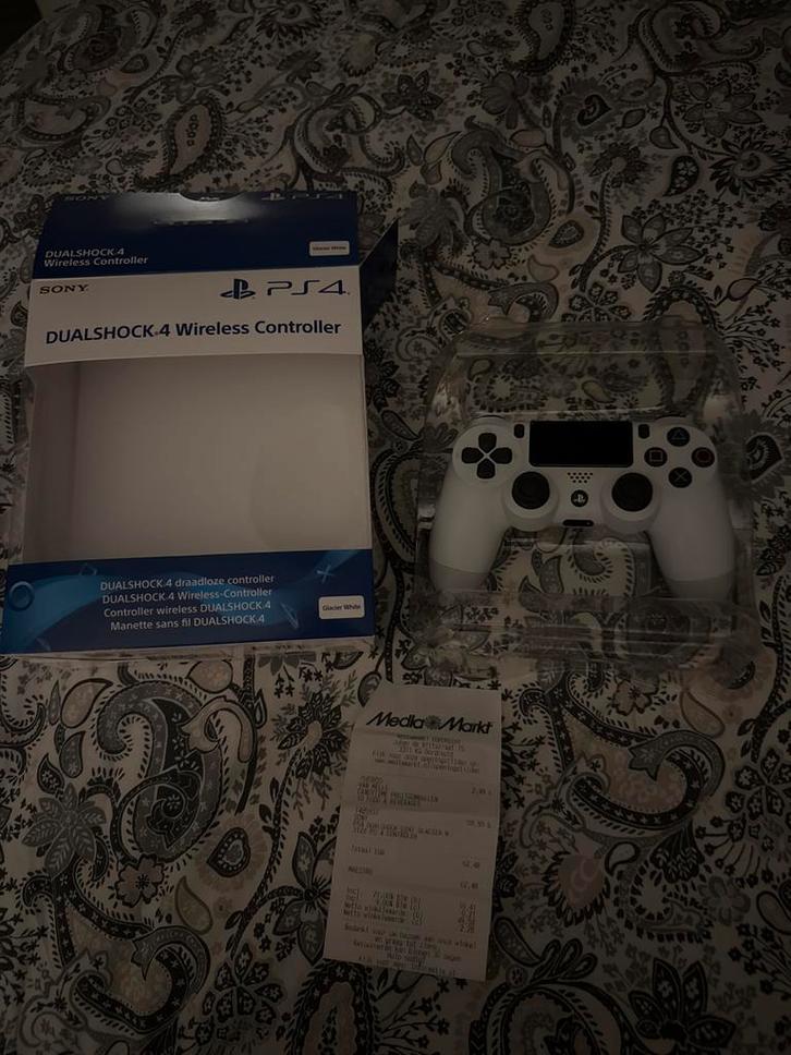 PS4 Controller - Dualshock 4 - Wit, Spelcomputers en Games, Spelcomputers | Sony PlayStation Consoles | Accessoires, Zo goed als nieuw