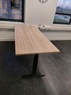 Te koop elektrisch Bedienbaar Bureau, Huis en Inrichting, Bureaus, Ophalen, Elektrisch, Zo goed als nieuw