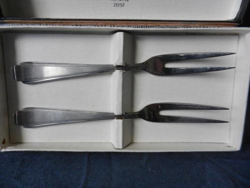 Twee serveervorkjes Sola Zeist model 840 orginele doos Mint, Antiek en Kunst, Antiek | Bestek, Ophalen of Verzenden