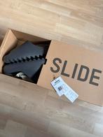 YEEZY Slide Granite (44,5), Kleding | Heren, Schoenen, Ophalen of Verzenden, Nieuw, Zwart