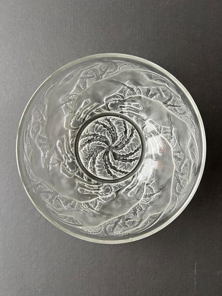 Rene Lalique VDA schaal running dogs, Antiek en Kunst, Antiek | Glas en Kristal, Ophalen of Verzenden