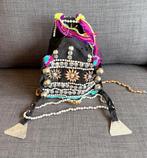 handgemaakt Hmong mutsje met traditionele versieringen, Ophalen of Verzenden, Zo goed als nieuw, One size fits all, Hoed