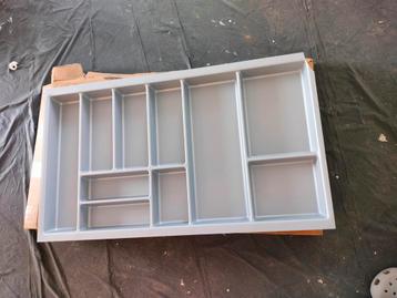 Nieuwe bestekbak met lichte schade beschikbaar voor biedingen