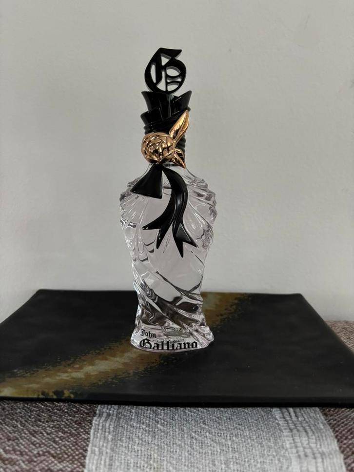 John Galliano edt 60 ml, Sieraden, Tassen en Uiterlijk, Uiterlijk | Parfum, Zo goed als nieuw, Ophalen of Verzenden