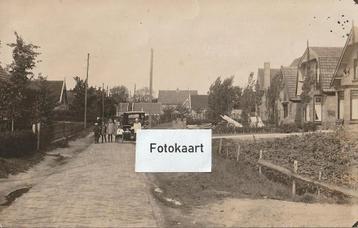 Fotokaart Opperdoes - dorpsbeeld met auto en mensen beschikbaar voor biedingen