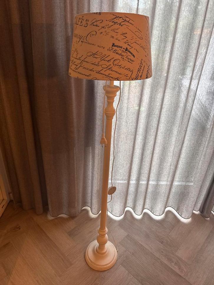Elegante Staande Lamp met Vintage Print, Huis en Inrichting, Lampen | Vloerlampen, Gebruikt, 150 tot 200 cm, Hout, Ophalen