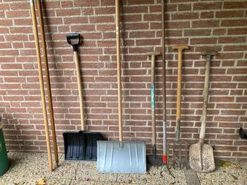 8 stuks tuingereedschap beschikbaar voor biedingen