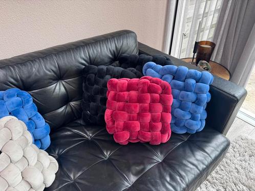 Handgeweven fluwelen kussens - zwart - grijs - blauw - rood, Huis en Inrichting, Woonaccessoires | Kussens, Nieuw, Beige, Vierkant