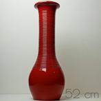 Superhoge knalrode vaas - een echte blikvanger!, Ophalen of Verzenden, Zo goed als nieuw, 50 tot 75 cm, Rood