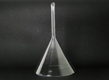 Een oude grote mondgeblazen trechter glas glazen trechter beschikbaar voor biedingen