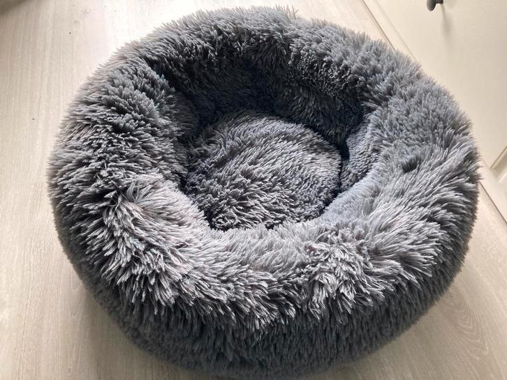 Te koop fluffy donut hondenmand nieuw, Dieren en Toebehoren, Hondenmanden, Zo goed als nieuw, Pluche, Ophalen