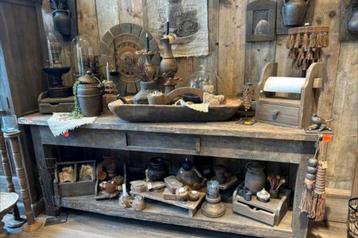 Old Barn sidetable beschikbaar voor biedingen