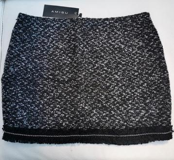 Amisu bouclé rok mt. 38 beschikbaar voor biedingen