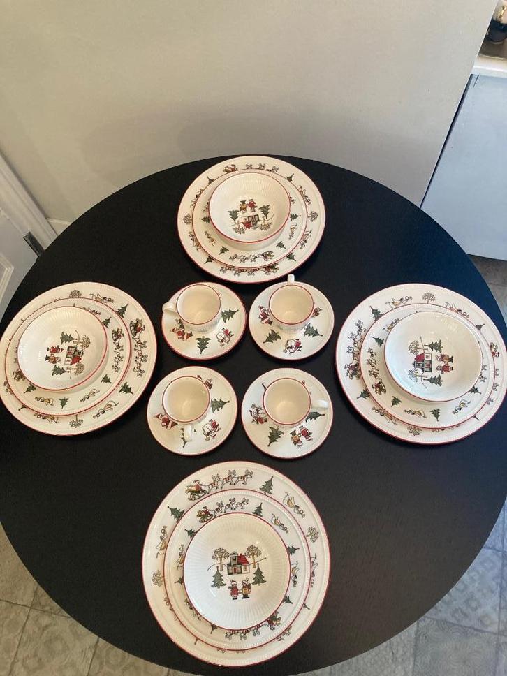 4 persoons kerstservies Wedgwood Windsor Christmas kerst, Huis en Inrichting, Keuken | Servies, Bord(en), Wedgwood, Porselein