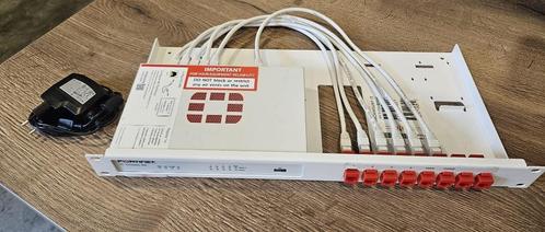 Fortinet FortiGate 30E firewall met 19" montageframe, Computers en Software, Routers en Modems, Gebruikt, Router, Ophalen of Verzenden
