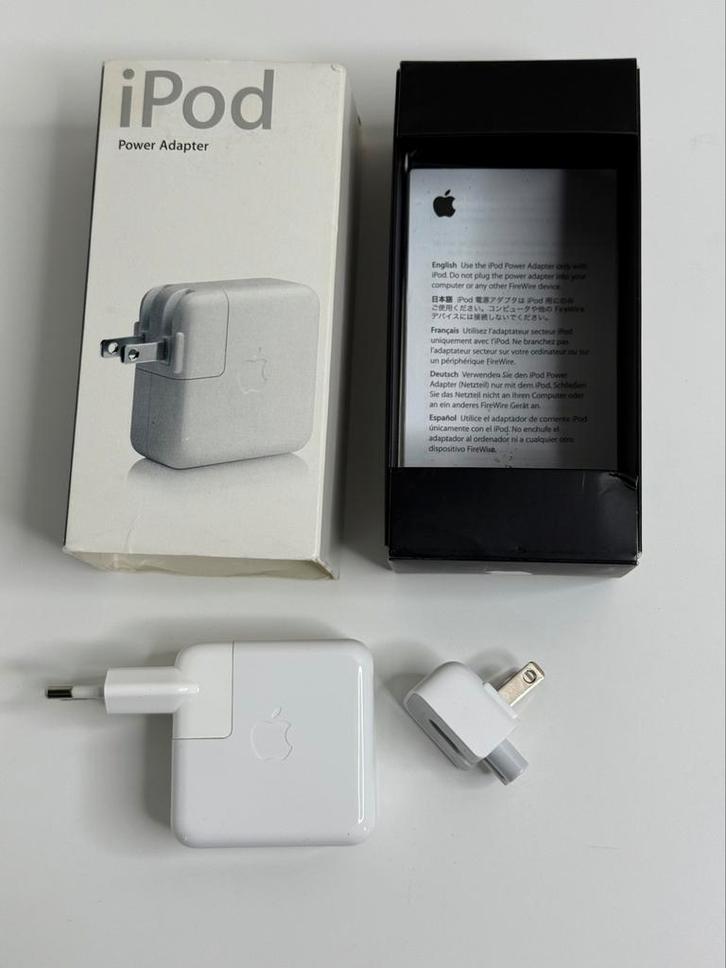 Vintage Apple iPod Power Adapter FireWire zeldzaam, Telecommunicatie, Mobiele telefoons | Telefoon-opladers, Zo goed als nieuw