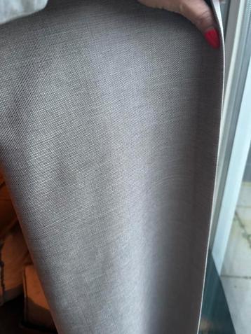 Super mooi verduisterend grijs gordijn beschikbaar voor biedingen