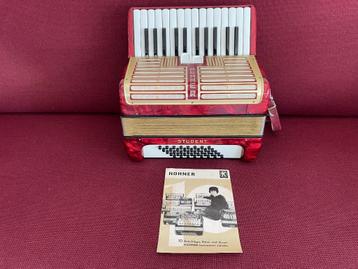 Duitse Hohner Student Iv accordeon . 40 bas . Licht. beschikbaar voor biedingen