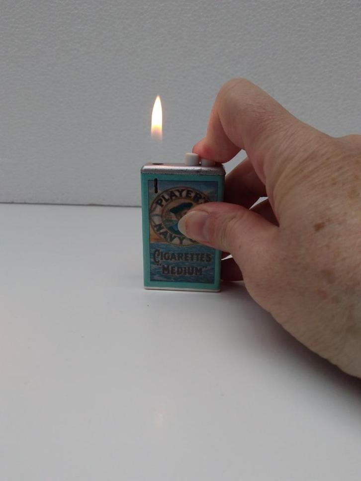 Aansteker: Player’s navy cut, Verzamelen, Rookartikelen, Aanstekers en Luciferdoosjes, Zo goed als nieuw, Aansteker, Ophalen