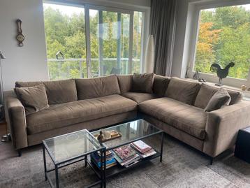 Luxe velours hoekbank, ruim & comfortabel beschikbaar voor biedingen