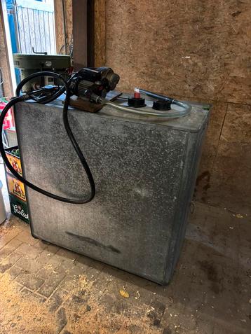 2x Diesel tank 1000 ltr beschikbaar voor biedingen