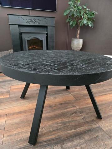 Zeer mooie salontafel zwart staal met ingelegd hout beschikbaar voor biedingen