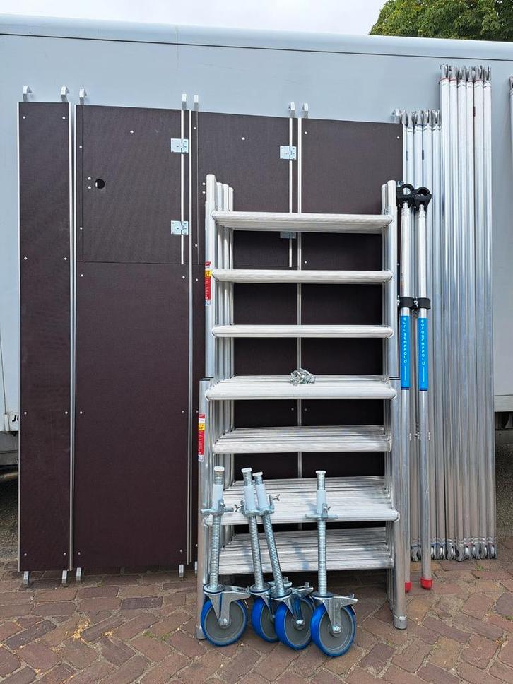 Nieuwe rolsteiger 90 breed 8.20 werkhoogte gratis thuis, Doe-het-zelf en Verbouw, Steigers, Nieuw, Rolsteiger of Kamersteiger