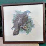 Hand geborduurd schilderij vogel achter glas 32 x 34 cm, Ophalen of Verzenden, Zo goed als nieuw, Handborduren, Overige typen