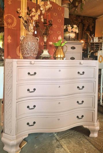 Antieke ladekast met uitschuifplank  beschikbaar voor biedingen