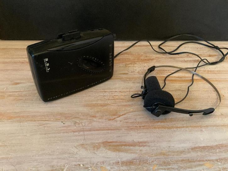 Vintage walkman radio, Dario model R 83-D met koptelefoon, Audio, Tv en Foto, Walkmans, Discmans en Minidiscspelers, Walkman, Ophalen of Verzenden