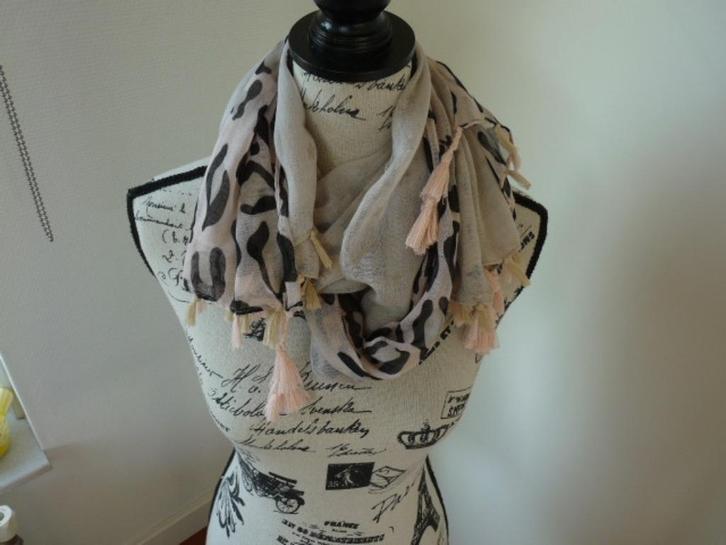 Shawl sjaal omslagdoek pareo + panterprint beige 2zijdig, Kleding | Dames, Mutsen, Sjaals en Handschoenen, Zo goed als nieuw, Sjaal