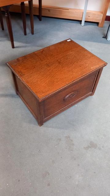 Antieke Houten Kist beschikbaar voor biedingen
