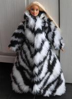 Barbie kleding nieuw - Lange jas bontjas zebra wit zwart, Ophalen of Verzenden, Nieuw, Barbie