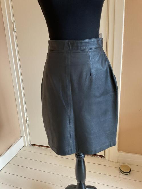 Michel Valerie echt leren rok maat 40, Kleding | Dames, Rokken, Zo goed als nieuw, Maat 38/40 (M), Zwart, Knielengte, Ophalen of Verzenden