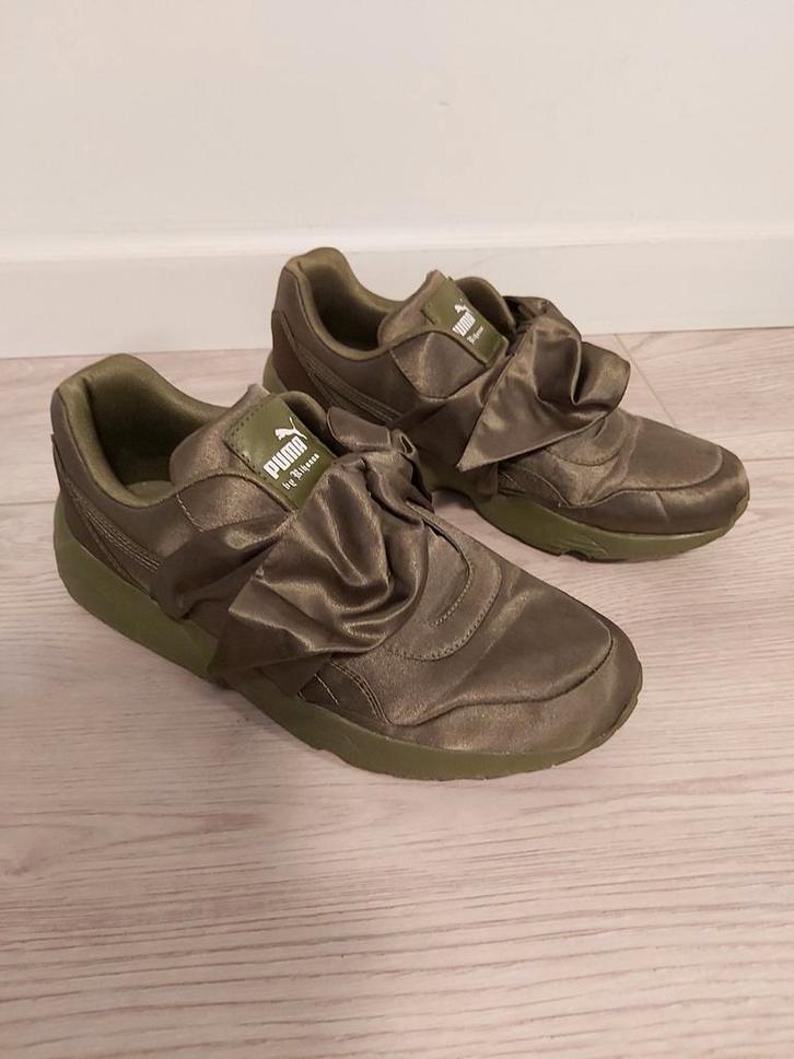 Puma x Fenty Bow Sneaker Olive Branch maat 39, Kleding | Dames, Schoenen, Zo goed als nieuw, Sneakers of Gympen, Groen, Ophalen of Verzenden