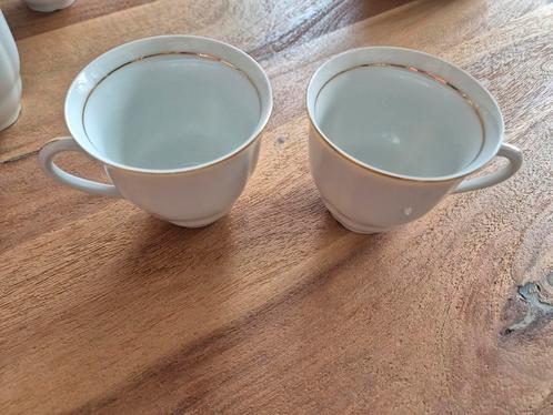 Serviesset met gouden randje, Huis en Inrichting, Keuken | Servies, Zo goed als nieuw, Bord(en), Overige stijlen, Porselein, Ophalen