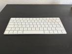 Apple Magic Keyboard + hoes, Computers en Software, Toetsenborden, Ophalen, Zo goed als nieuw, Draadloos, Qwerty