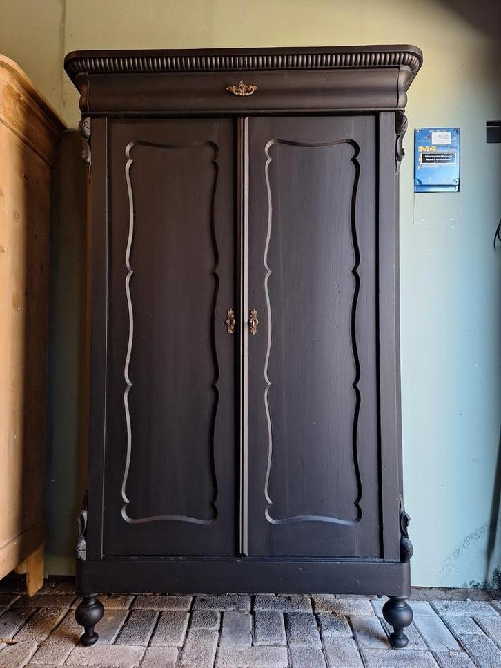 Nette mat zwarte biedermeier meidenkast linnenkast, Antiek en Kunst, Antiek | Meubels | Kasten, Ophalen of Verzenden