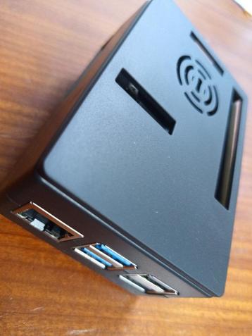 Raspberry Pi5 + case + voeding + ssd + fannetje +.. beschikbaar voor biedingen