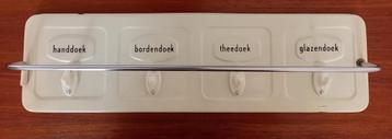 vintage emaille handdoekenrekje met geborduurde overhanddoek beschikbaar voor biedingen