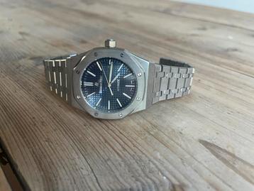 Automatisch horloge heren beschikbaar voor biedingen