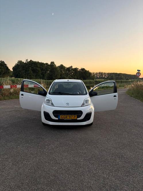 Peugeot 107 1.0 12V E-vti 68PK 3DR 2013 Wit, Auto's, Peugeot, Particulier, Benzine, Hatchback, Handgeschakeld, Geïmporteerd, Wit