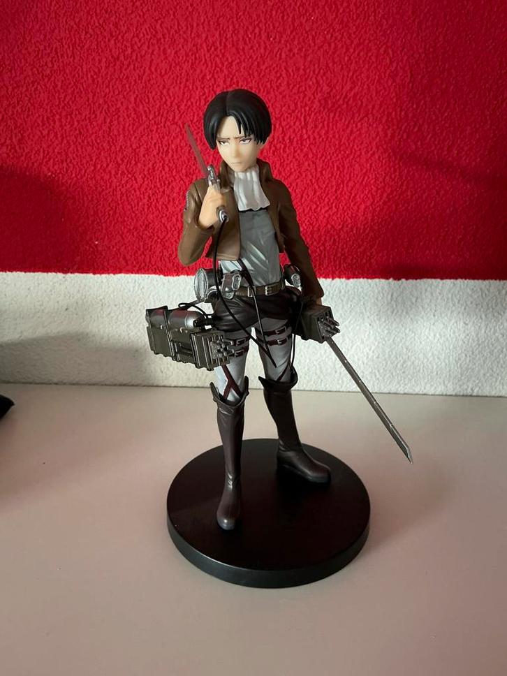Attack on Titan - Levi Figuur, Kinderen en Baby's, Speelgoed | Actiefiguren, Zo goed als nieuw, Verzenden